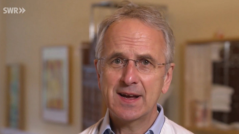 Naturheilkunde Berlin - Nachricht - Video-Tipp: Die Zwiebel als Heilmittel - Prof. Dr. Andreas Michalsen in der Sendung Doc Fischer