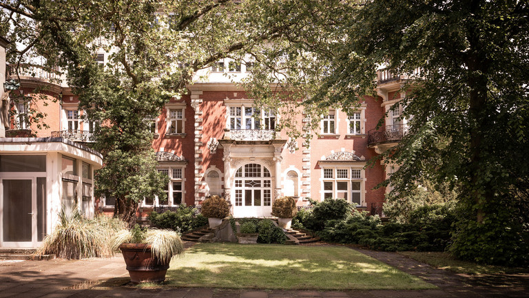 Gebäudeansicht Siemens Villa mit Park Gebäudeansicht Siemens Villa mit Park