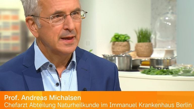 Prof. Dr. med. Andreas Michalsen, Chefarzt der Abteilung für innere Medizin und Naturheilkunde am Immanuel Krankenhaus Berlin, zu Gast in der Sendung "Volle Kanne" Prof. Dr. med. Andreas Michalsen, Chefarzt der Abteilung für innere Medizin und Naturheilkunde am Immanuel Krankenhaus Berlin, zu Gast in der Sendung "Volle Kanne"