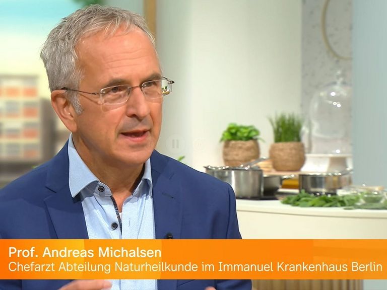 Prof. Dr. med. Andreas Michalsen, Chefarzt der Abteilung für innere Medizin und Naturheilkunde am Immanuel Krankenhaus Berlin, zu Gast in der Sendung "Volle Kanne"