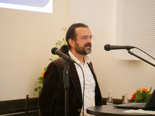 Vortrag von PD Dr. Christian Kessler, der Wegbereiter des Zentrums ist Vortrag von PD Dr. Christian Kessler, der Wegbereiter des Zentrums ist