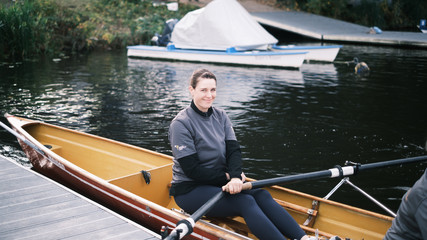Mitarbeiterin im Ruderboot auf dem Kleinen Wannsee